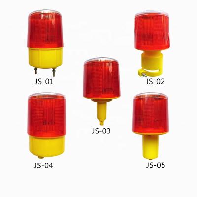 China Roadway Safety Signs LED Solar Power Warning Light Construction Safety Road Barricade Traffic Precaution Strobe Automatic Flashing Lights for sale