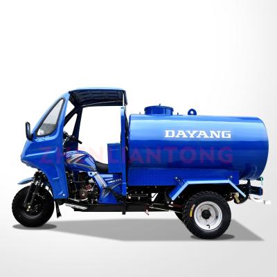 China 200cc/250cc/300cc wassergekühlter Motor Blaue Farbe 1600L Ladung Wasserbehälter Dreiräder zu verkaufen