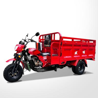 China Motorized Rear Axle 200cc Heavy Loading Three Wheel Cargo Tricycles with Max Red Body for sale