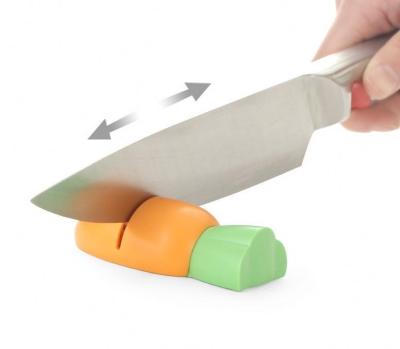 China Sustainable Premium Good Quality Carrot Shape Kitchen Knife Sharpener for sale