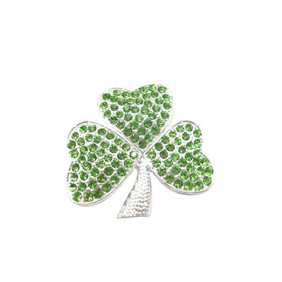 China Cloth Party Wedding Jewelry Brooch Design Green Rhinestone Clover Rhinestone Brooch Pins New For Wedding Decoration for sale