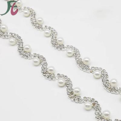 China Crystal Rhinestone Chain Flat Loose Trim, 2019 Fashion Appliques Bridal Rhinestone Cup Chain For Wedding for sale