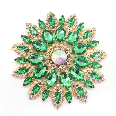 China Fabric Decoration Party Wedding More Than Color Rhinestone Applique Flower Shaped Brooch Gold Brooch Flatback Brooches For Dress for sale