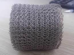 中国 Silver Flat and Corrugated Stainless Steel Knitted Mesh Roll with 99% Filter Rating 販売のため