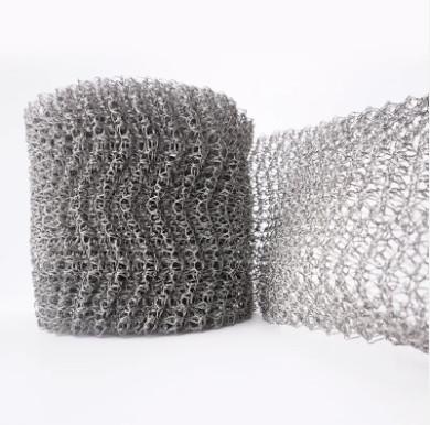 中国 Stainless Steel Knitted Wire Mesh Roll Double Wires Woven 100mm 400mm 600mm Coil for Varied Applications 販売のため