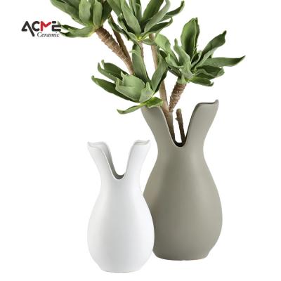 China New Minimalist Hot Selling Unique Porcelain Design Flower Vases Ceramic Crafts For Home Decor for sale