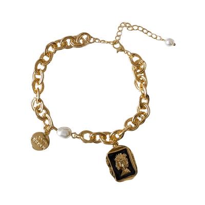 China Romantic Fashion Accessories Gold Chain Around Retro Human Head Bead Bracelet Ladies Girls Zinc Alloy Pendant Imitation Accessories for sale