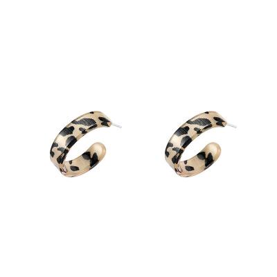 China Brown Fashion Leopard Print C Word Earrings Girls Circle Earrings TRENDY Resin Earrings Stud Jewelry Accessories Ladies Girls Party Accessories for sale