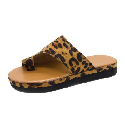 China Fashion Trend Sale Women Summer Hot Sale Cross Flat Flip Flop Open-toed Single Slippers Leopard Snakeskin Print Single Toe Slippers for sale