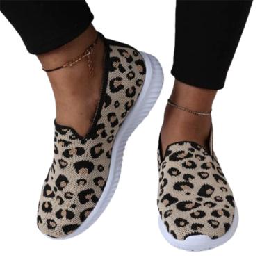 China 2021 New Fashion Trend Women's Leopard Mesh Casual Shoes Breathable Large Waist Sneakers Loafers for sale