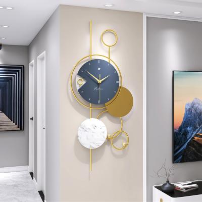 China 2021 New Style Product Metal Gold Leaf Antique Luxury Decorative Wall Clock For Living Room for sale