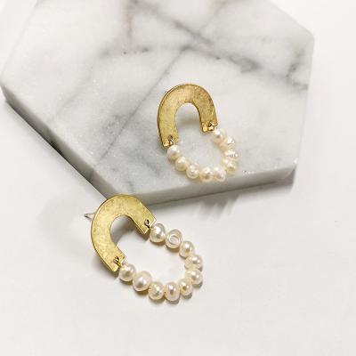 China Brass Gold Geometric Pearl Arch Earrings Bead Brass Gold Geometric Arch Earrings Small Pearl Drop Earrings For Women Semicircle Drop Earrings tasty ear shape jewelry for sale