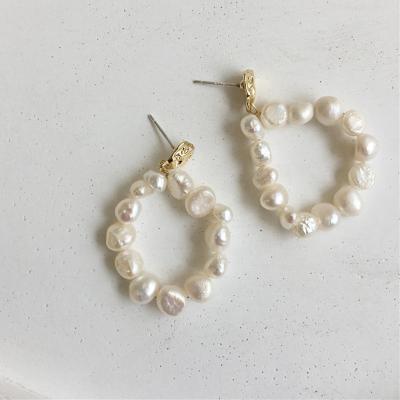 China Geometric Natural Freshwater Pearl Geometric Stud Earrings Gold Metal Stud Earrings For Women Round Delicate Drop Earrings Jewelry circle stud for sale