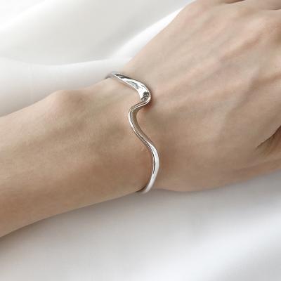 China Mobius Strip Bracelet Irregular Irregular Mobius Strip Bracelets Twisted Simple Geometric Bracelet 925 Sterling Silver Bangles For Women Minimalist Jewelry 2019 for sale