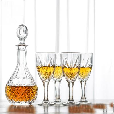 China Minimalist 850ml Crystal Engraved Wine Decanter Wholesale Lfgb Approved Customized Bottles Liquor Empty Whiskey Bottle for sale