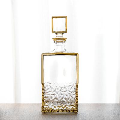 China Minimalist Top Selling 24 Ounce Crystal Liquor Decanter With Gold Electroplating Glass Bottle For Whiskey for sale