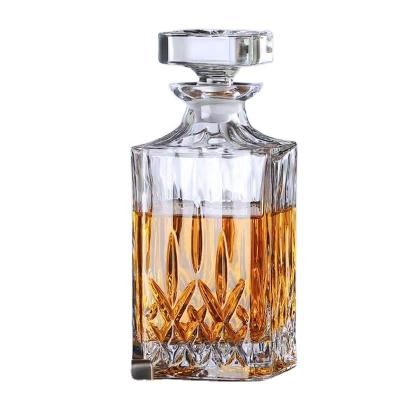 China Inventory 23oz Square Whiskey Decanter Set Glass Whiskey Whiskey Decanter With Four Glasses for sale