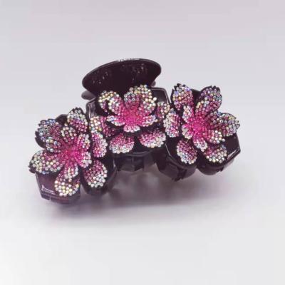 China 2022 latest design three flowers rhinestone hair grab fashion ladies bling hair claw for sale