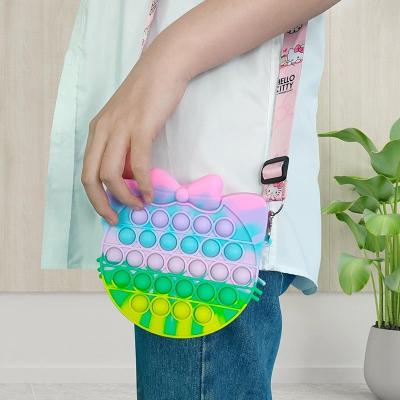 China Mini fashion cardboard kids shoulder bag 2021 fashion popule silicone cartoon small candy purse for little girls for sale