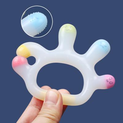 China BPA free wholesale baby chewing bracelet / baby silicone teether / silicone teeth ring for sale