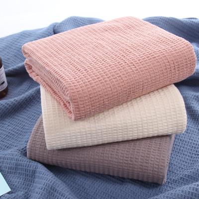 China Newborn Infant Baby Blanket Waffle Cotton Throw Blanket Baby Weave Wearable Heavy Soft Cloth Plain Blanket for sale