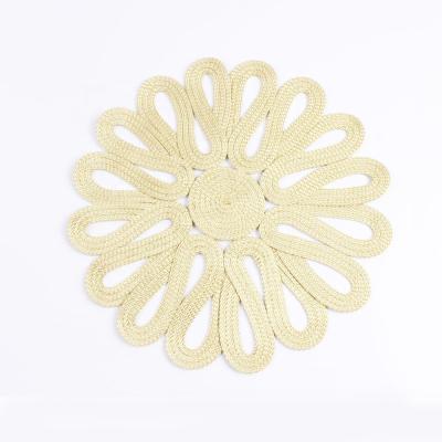 China Sustainable Luxury Polyester Flower Shape Weave Place Mat For Decoration for sale