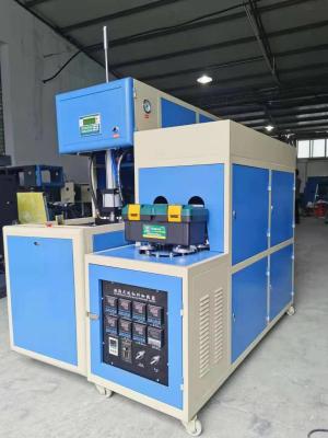 Cina 800-1500BPH PET Bottle Blowing Machine 18-24KW Heating Power 0.6-0.8MPa Air Pressure in vendita