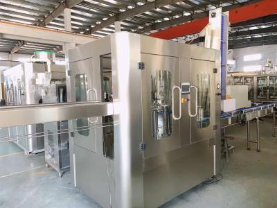 China Edelstahl CER 3000 Bph-Bier-Glas-Flaschenreinigung füllendes CappingMachine zu verkaufen