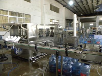 China Botella del barril del ANIMAL DOMÉSTICO del agua potable máquina de rellenar 600bph 18L 19L 20L de 5 galones en venta