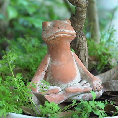 China Durable Promotional Unique Animal Piece Home Garden Ornament Frog Design Terracotta Design Creative Home Decor for sale