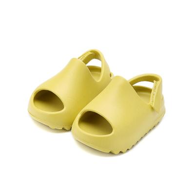 China Cushioning New Sandal for Kids 3 Years Old Non Slip Cute House Kids Indoor Outdoor Slides Sandals for sale