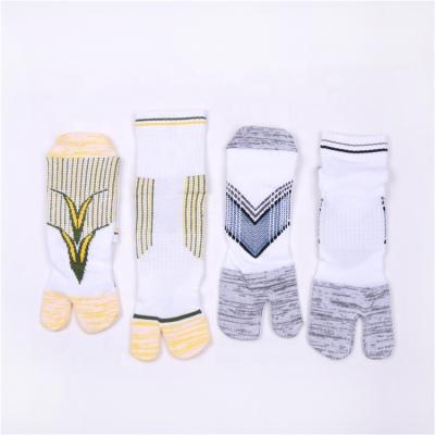 China Wholesale Custom Japanese Quality Fashion Sporty Design Two Fingers Unisex Ankle Socks for sale