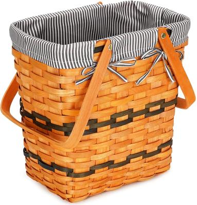 China Sustainable Chips Picnic Basket with Double Folding Handles, Natural Woven Empty Gift Basket with Gray Liner for sale