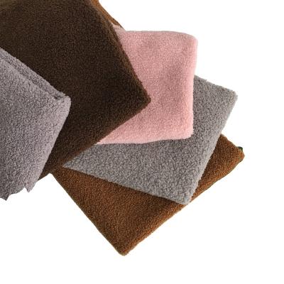 中国 Medium Weight Velvet Fleece Fabric Plain Polyester 100 For Garment 販売のため