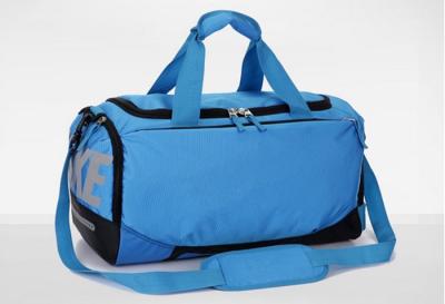 China Petate para hombre del viaje, bolsos azules de nylon de los deportes del OEM Ripstop ligeros en venta