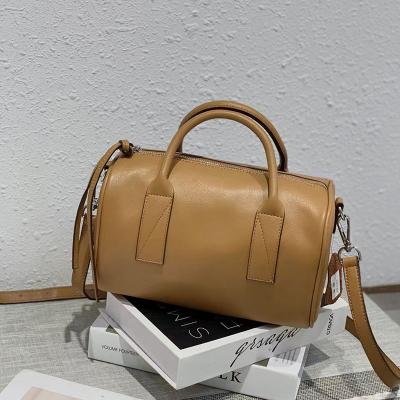 China GENUINE LEATHER Flawless Genuine Leather Messenger Bags Convenient To Carry Travel One-Shoulder Messenger Bag for sale