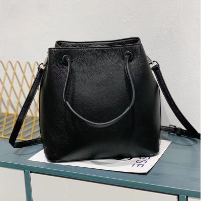 China 2021 Wholesale Vintage Top Luxury Messenger Bag Korean Women's Bags Fashion Bucket Bag Drop Leather Handbags for sale