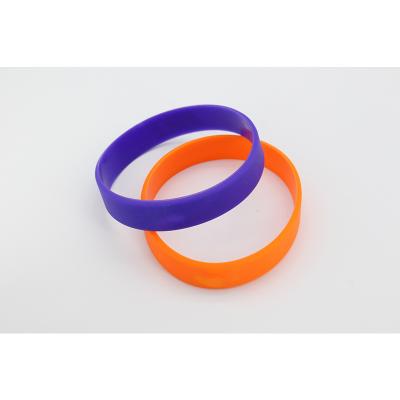 China Modern Custom Silkscreen Silicone Bracelets Cheap Personalized Silicone Products for sale