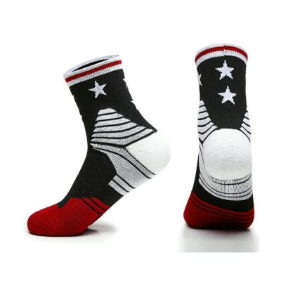 China Breathable factory cheap custom logo sports socks for men and custom logo sports socks basketball for sale