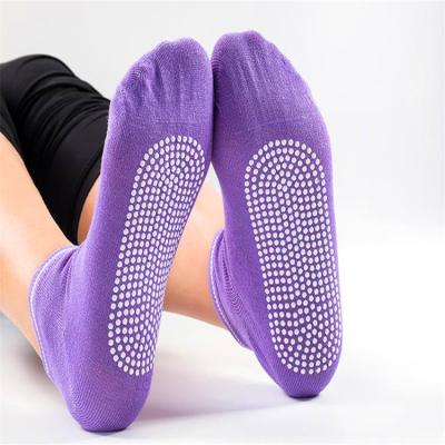 China Custom Made Sports Trampoline Socks Viable and Anti Slip Trampoline Socks for Jump Grip Sock for sale