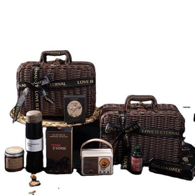 China Hotel and Resort Business Gift Set Coffee Vine Basket with 1 Color Graphics Printing for sale