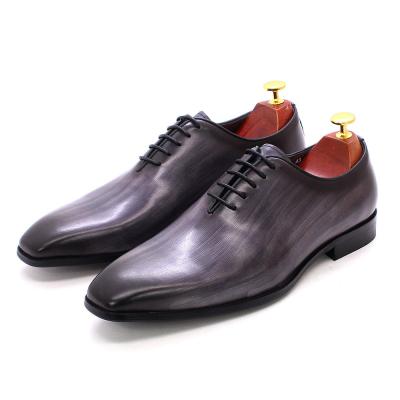 China Zapatos de vestir masculinos de cuero genuino Italia Elegante Zapatos de negocios negros / marrones en venta