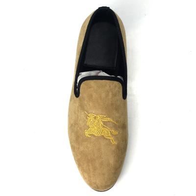 Chine Tassel Loafers en velours pour hommes brodés avec semelle extérieure en caoutchouc à vendre