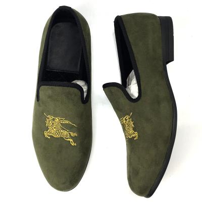 Cina Uomo verde uomo velvet loafers uomo traspirante scivolare sulle scarpe estive in vendita