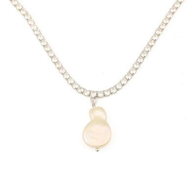 China High Quality New Arrival 18k Gold Plated Necklace Pearl Necklace Handmade Ins Fashionable Baroque Pendant Necklace For Women for sale