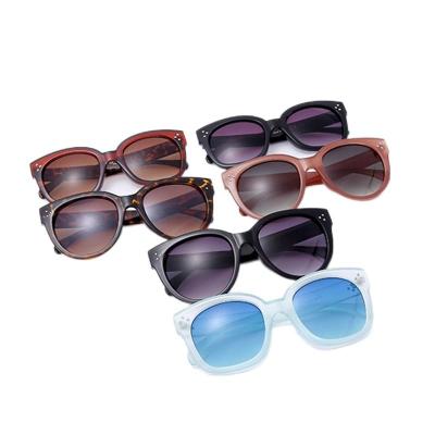 China Fashion Sunglasses Shape Sunglasses Form 100% Oversized UV Fashion 400 Protection Designer 2022 Women Sun Glasses for sale