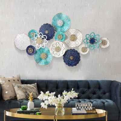 China HOT Selling Eco-friendly Hollow Out Wall Iron Metal Simple And Generous Light Luxury Design Living Room Decoration for sale