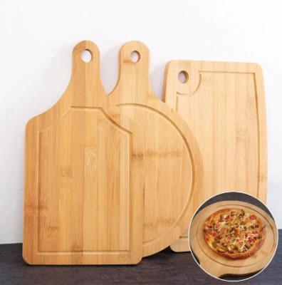 China Sustainable Customized Bamboo Wooden Cutting Board Pizza Board With Handle For Kitchen for sale