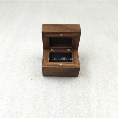 China Small wooden wooden magnetic jewelry box for sale