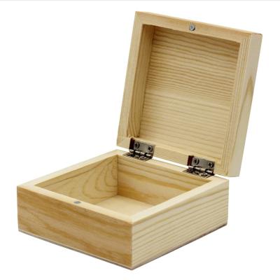 China Handmade small box packaging box gift packaging custom handmade wooden vintage pine wood small wooden box for sale